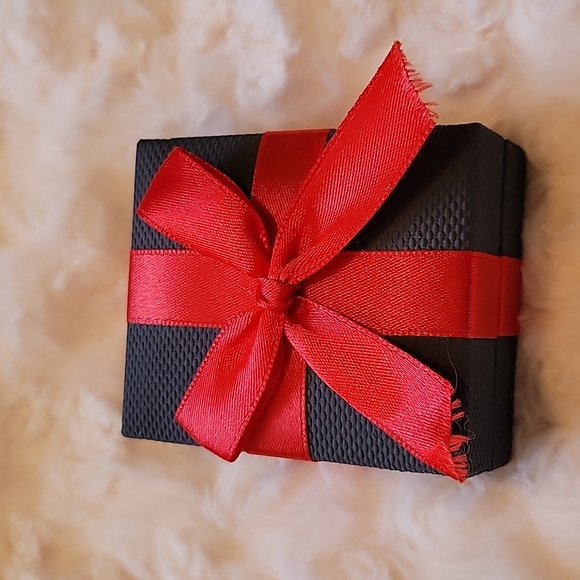 SOLD      Diamond Necklace - Picture 3 of 5